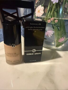 Giorgio Armani Luminous Silk Foundation - Warm Beige 3.8